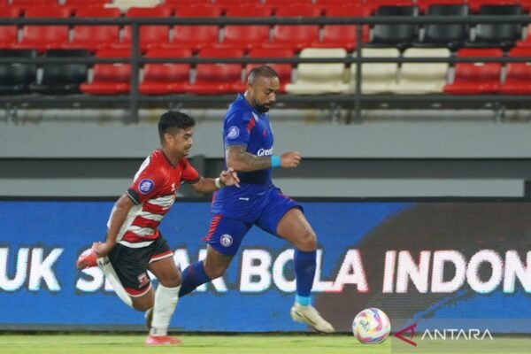 Arema FC Siap Tempur 200 Persen untuk Raih Tiga Poin Melawan Persebaya Arema FC Siap Tempur 200 Persen untuk Raih Tiga Poin Melawan Persebaya