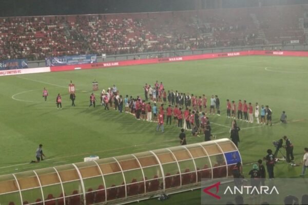 Perpisahan Hangat Bali United dengan Stefano Cugurra