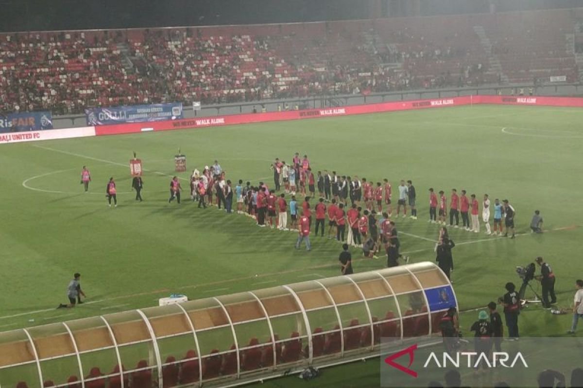 Perpisahan Hangat Bali United dengan Stefano Cugurra