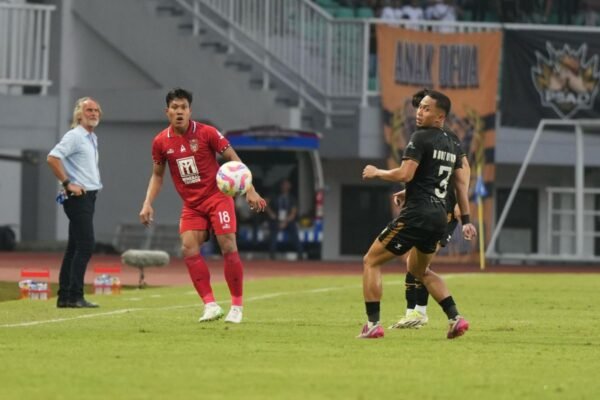 Here are some alternative titles for "Pelatih sebut kemenangan Dewa United buah dari rencana matang":

1. "Strategi Jitu: Kemenangan Dewa United Hasil Perencanaan Matang"
2. "Kemenangan Dewa United: Buah dari Rencana yang Terstruktur"
3. "Pelatih Ungkap: Kemenangan Dewa United Berkat Strategi yang Dipersiapkan"
4. "Rencana Matang Mendorong Kesuksesan Dewa United di Lapangan"
5. "Kemenangan Dewa United: Hasil dari Taktik dan Strategi yang Terencana"
6. "Perencanaan Matang Jadi Kunci Sukses Dewa United"
7. "Pelatih Dewa United: Kemenangan Hasil Strategi yang Dipersiapkan Secara Cermat"
8. "Dewa United Raih Kemenangan Berkat Rencana yang Teliti"

Feel free to modify any of these titles further!