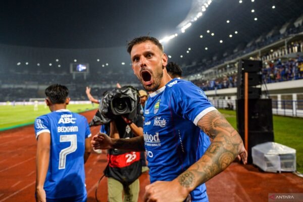 Klasemen Liga 1: Persib Mendekati Gelar Juara, Persija Terlempar dari Empat Besar