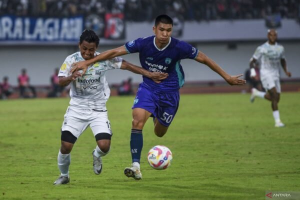 Penghargaan dari Hodak untuk Penampilan Tim Persib Meski Gagal Menang