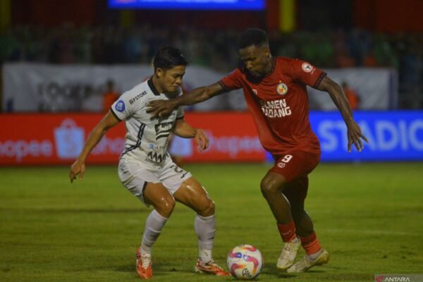 Persija Terdegradasi dari Empat Besar Usai Kalah 0-2 dari Semen Padang Persija Terdegradasi dari Empat Besar Usai Kalah 0-2 dari Semen Padang