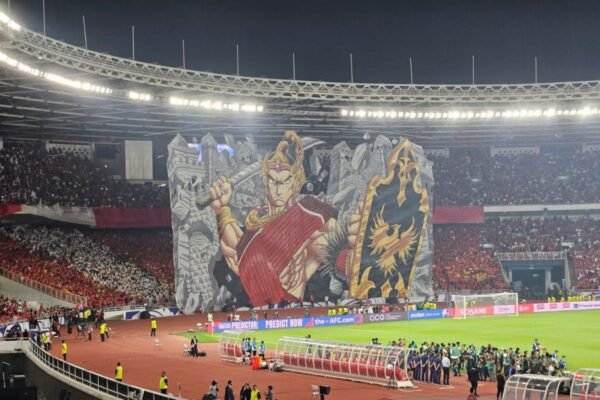 Sure! Here are some alternate titles for "Koreografi Berhias Tifo Pendekar: Wayang Warnai Laga Indonesia vs China":

Tifo Pendekar: Menghidupkan Wayang dalam Pertarungan Indonesia vs China
Pertarungan Budaya: Koreografi Tifo Pendekar dalam Laga Indonesia vs China
Wayang Beraksi: Koreografi Tifo Pendekar untuk Indonesia vs China
Harmoni Tifo Pendekar: Menggambarkan Laga Seru Indonesia vs China
Kreativitas Tifo: Pendekar Wayang Meriahkan Duel Indonesia-China
Pesona Wayang: Tifo Pendekar dalam Aksi Pertandingan Indonesia vs China

Feel free to mix and match or modify further!