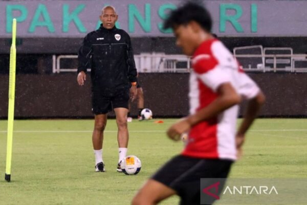 Nova Arianto Targetkan Rekrutmen 30 Pemain untuk Tim Baru U-17