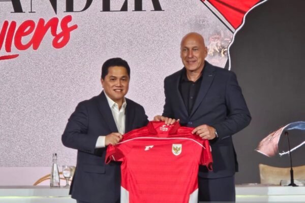 Tentu! Berikut adalah beberapa alternatif untuk judul "Erick Thohir Paparkan Alasan Penunjukan Zwiers sebagai Direktur Teknik":

1. "Erick Thohir Ungkap Alasan Pemilihan Zwiers Sebagai Direktur Teknik"
2. "Alasan Erick Thohir Memilih Zwiers untuk Posisi Direktur Teknik"
3. "Erick Thohir Jelaskan Motivasi di Balik Penunjukan Zwiers sebagai Direktur Teknik"
4. "Pengumuman Resmi: Erick Thohir Alasan Di Balik Penunjukan Zwiers Sebagai Direktur Teknik"
5. "Mengapa Zwiers? Erick Thohir Bahas Alasan Penunjukan sebagai Direktur Teknik"

Silakan pilih salah satu atau gunakan sebagai inspirasi!
