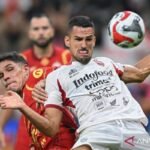 Berikut adalah beberapa alternatif judul untuk "Pelatih Bali United Sayangkan Serangan Balik Terbuang Percuma":

1. "Pelatih Bali United Kesal dengan Pemborosan Peluang Serangan Balik"
2. "Serangan Balik yang Terbuang, Pelatih Bali United Merasa Kecewa"
3. "Pelatih Bali United: Serangan Balik Sia-Sia yang Mengkhawatirkan"
4. "Kecewa dengan Serangan Balik yang Tidak Memuaskan, Kata Pelatih Bali United"
5. "Pelatih Bali United Menyesali Ketidakberhasilan Serangan Balik"
6. "Serangan Balik Bali United Terbuang, Pelatih Ungkap Kekecewaan"

Silakan pilih atau sesuaikan sesuai kebutuhan!